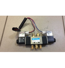 Клапан открытия-закрытия дверей (4V220-08 24 V 0,15--0,8 Mpa) одна фишка 3 конт.